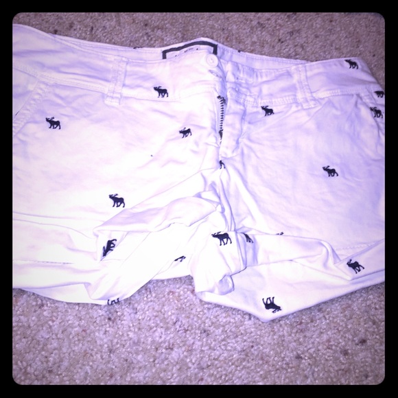 Abercrombie & Fitch white with logo
