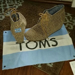 Tom's