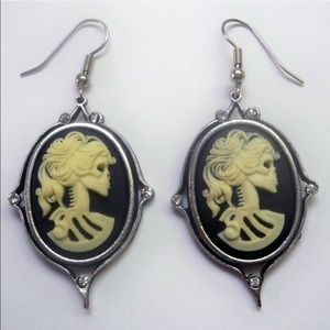 Cameo skull earrings