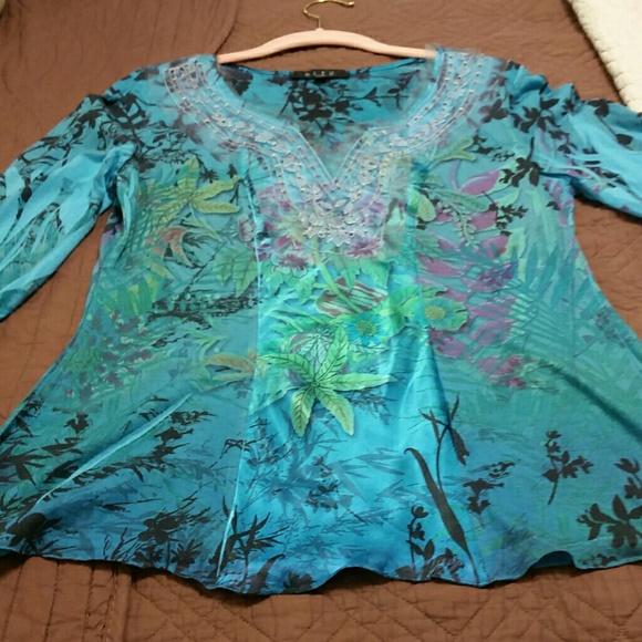 Beautiful B.L.E.U. top, size pm