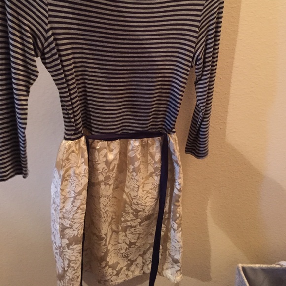 Gold and stripe quarter sleeve dress - Picture 1 of 3