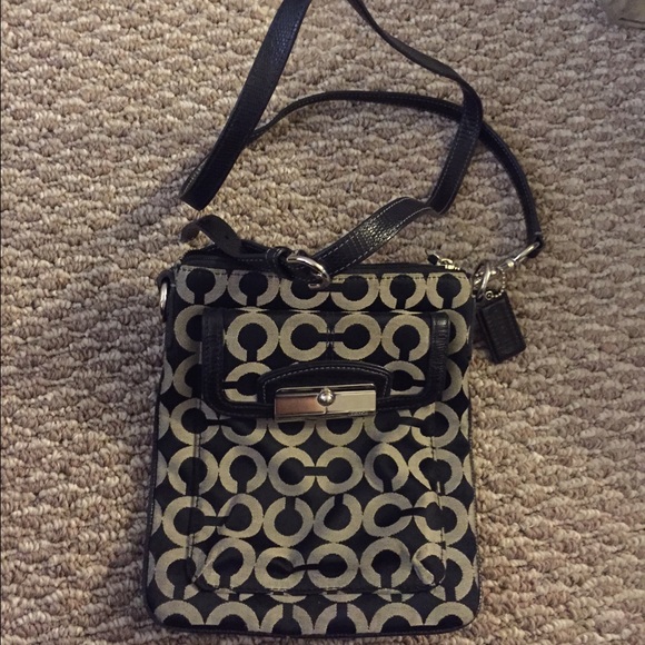 Coach purse. Paypal just leave email. Firm price.