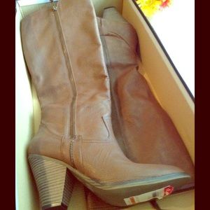 Tan Mia boots New with tag.