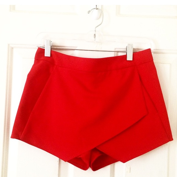 🎉🎉HP! *NEW* Express Red Mini Envelope Skort
