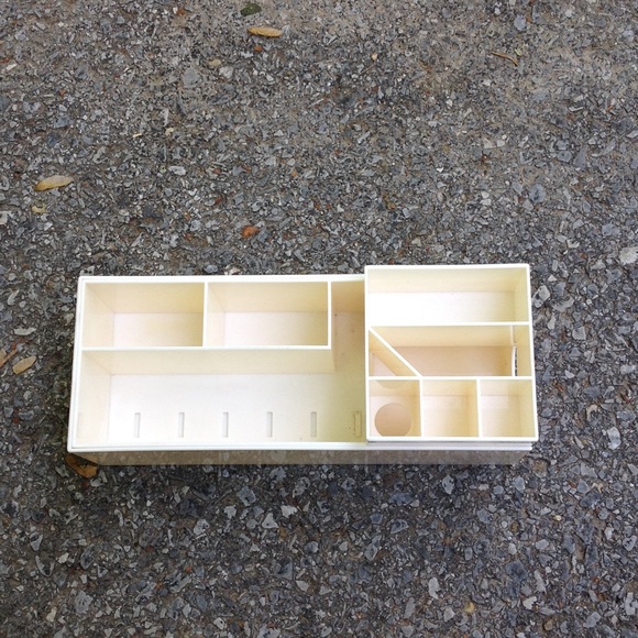 Make up organizer
