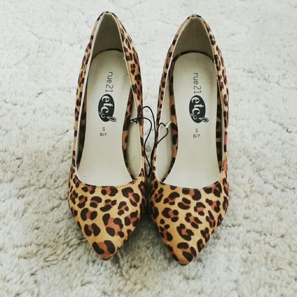 💖Leopard Print pointed toe Pump!💖 - Picture 2 of 3