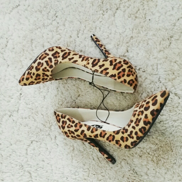 💖Leopard Print pointed toe Pump!💖 - Picture 3 of 3