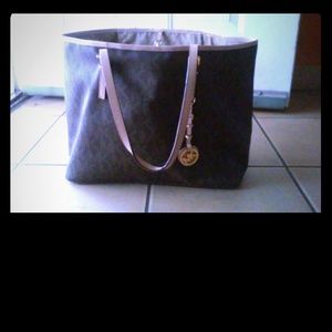 Authentic   comes  with dust bag