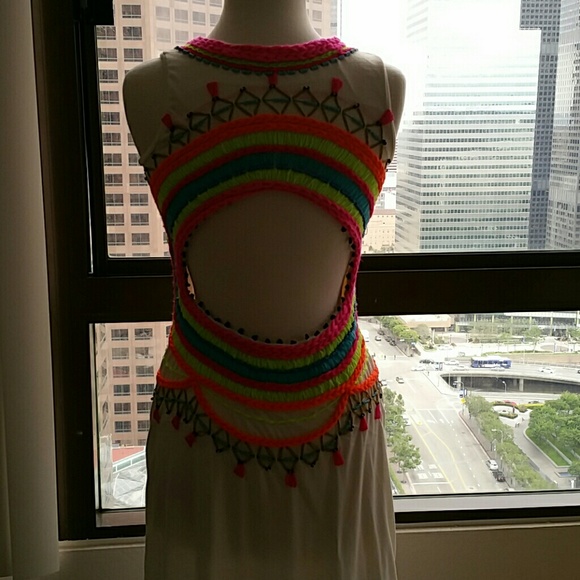 Beautiful dress hand embroidered - Picture 2 of 3