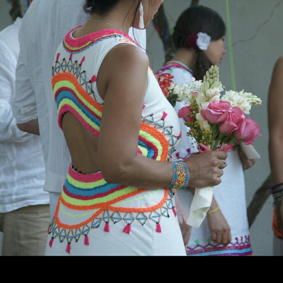 Beautiful dress hand embroidered - Picture 3 of 3