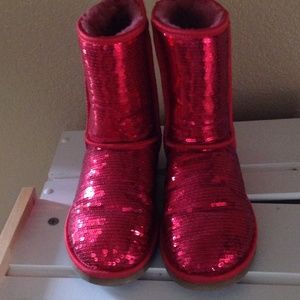 Ugg red well kept