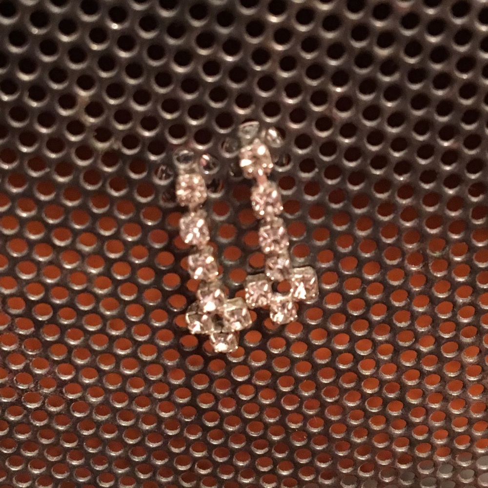 BRAND NEW 🔵 Dangling Rhinestone Earrings