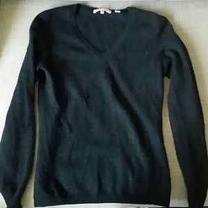 Black cashmere uniqlo sweater