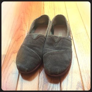Gray toms