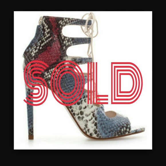 Zara Snakeskin lace up booties Sz 8