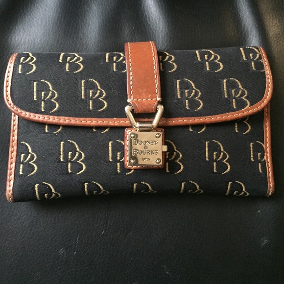 🎁🎁🎉 Vintage Dooney & Bourke wallet 😍😍
