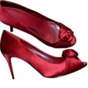 Ann Taylor Loft red peep toe pump with rose