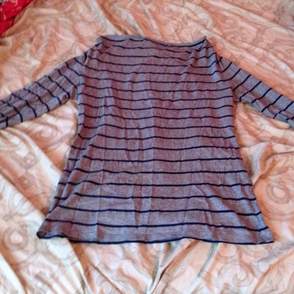 🚫🚫TRADE🚫🚫2 Striped 3/4 Sleeve Tops