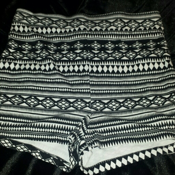 High waisted blk/white tribal print shorts