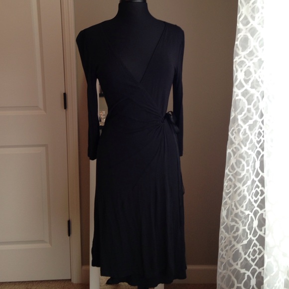 Black v neck wrap dress