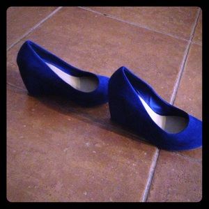Apt. 9 blue velvet wedges