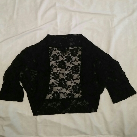 3X fits more like a 2x Lace cropped chiffon