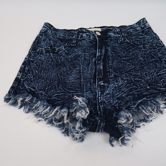 🔴SOLD🔴Blue acid wash high waisted shorts - Picture 2 of 4
