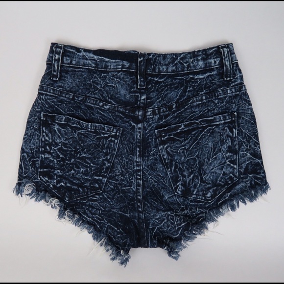 🔴SOLD🔴Blue acid wash high waisted shorts - Picture 3 of 4