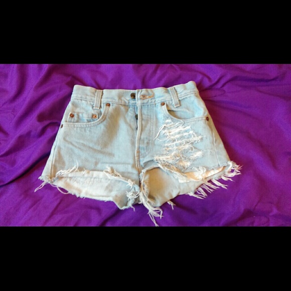 High waisted Levi shorts