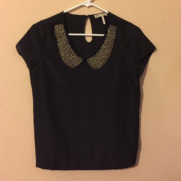 A black top with silver bead collar