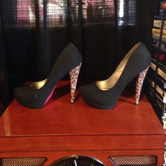 Shoe dazzle heels