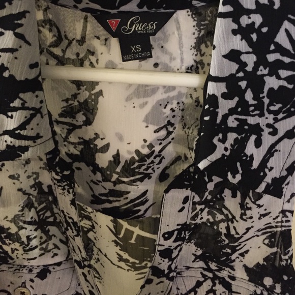 Deep V shoulder cut out top - Picture 2 of 4