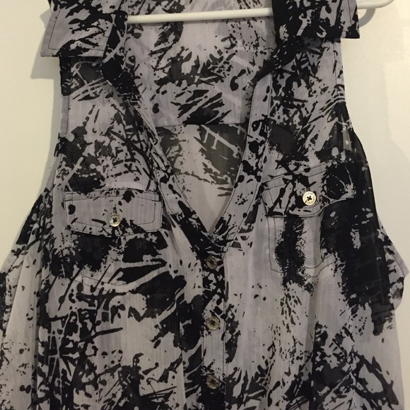 Deep V shoulder cut out top - Picture 3 of 4