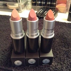 FLASH SALE TWO LIPSTICK BUNDLE 💥 READ DESCRIPTION