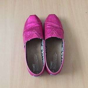 Pink glittery toms