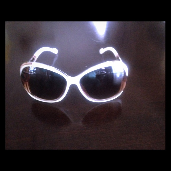 Jessica Simpson sunglasses
