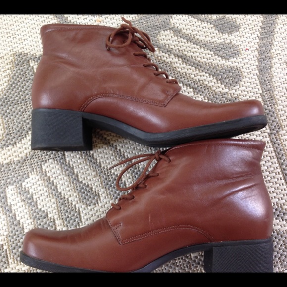 Naturalizer leather lace up short ankle boots - Picture 2 of 4