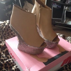 Jeffrey Campbell— night tick in nude size 7.5