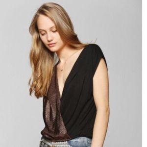 ❤️Traded❤️Urban out fitters brown/black top!