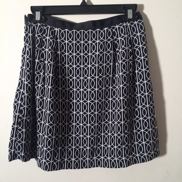 Black and White Banana Republic Skirt - Picture 1 of 2