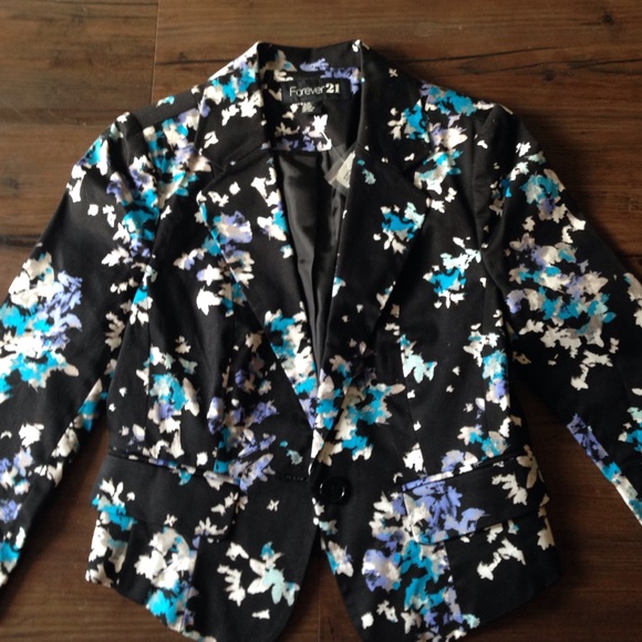 BRAND NEW floral blazer from Forever 21!