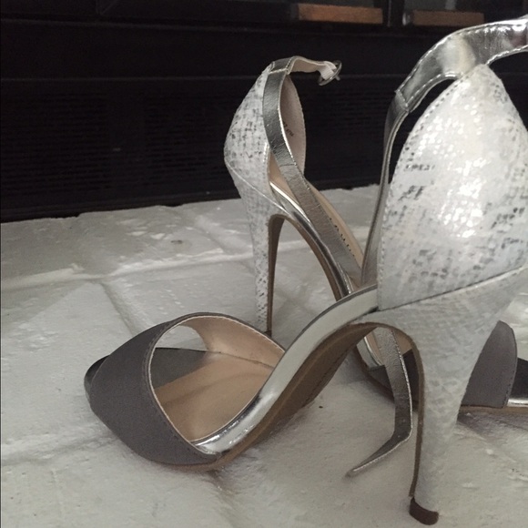 Chinese Laundry - Picture 2 of 3