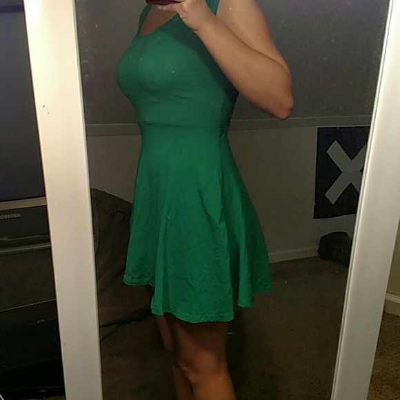 Green Dress - Picture 3 of 4