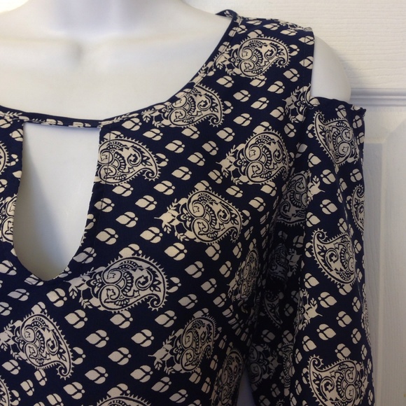Navy & Ivory Open Shoulders Dress. - Picture 4 of 4