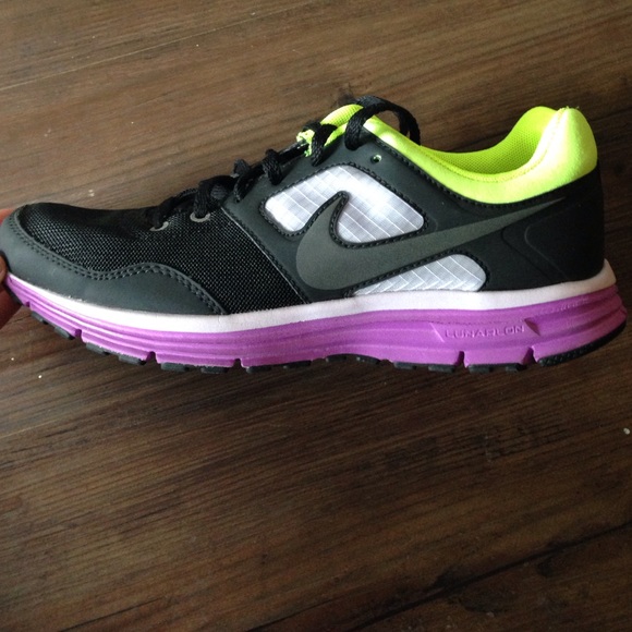Size 8.5 Nike Lunarfly 4 tennis shoes