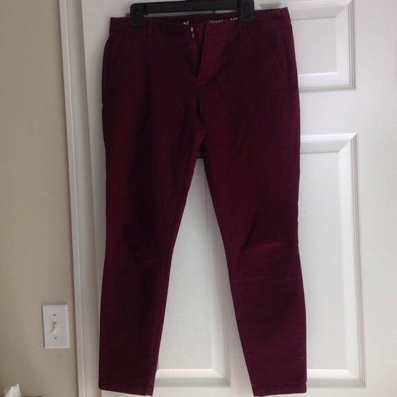 Gap skinny mini cropped khaki pants in maroon wine