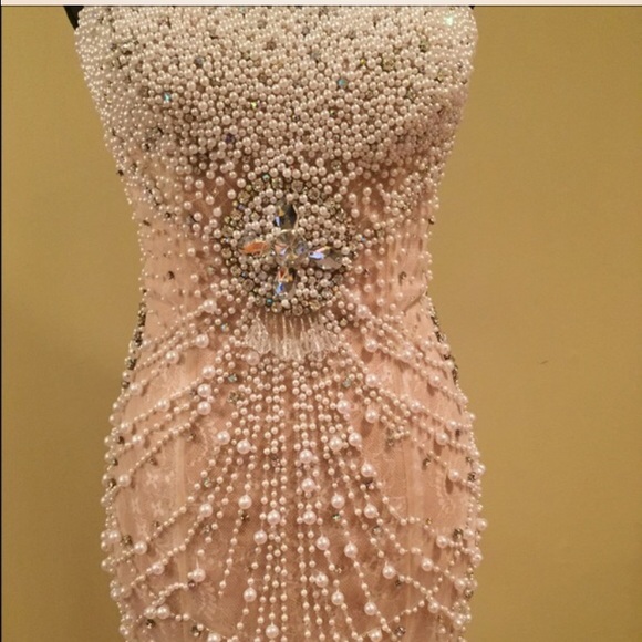 Wedding dress - Picture 3 of 4