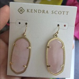 NWT Kendra Scott rose quartz Elle earrings