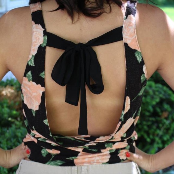 URBAN OUTFITTERS backless floral top