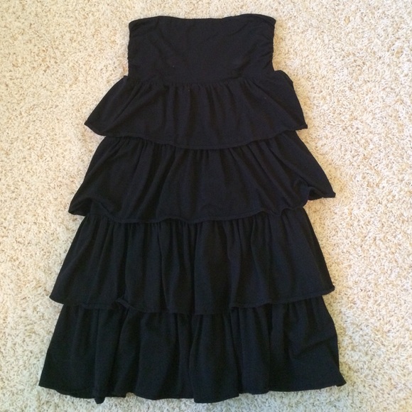 Black ruffled strapless dress!